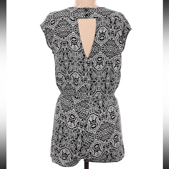 Ambiance Apparel black and white shorts romper women’s size large - Picture 3 of 6